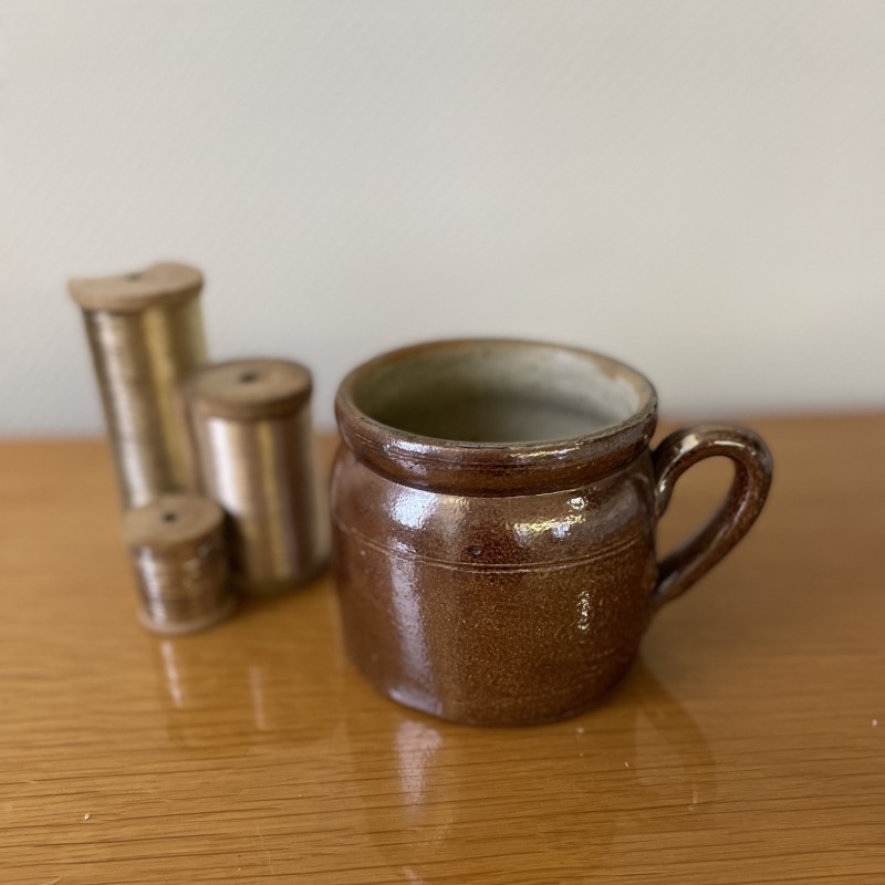 ancienne théière + pot à crème en céramique décor rehaussé d'émail marron blanc